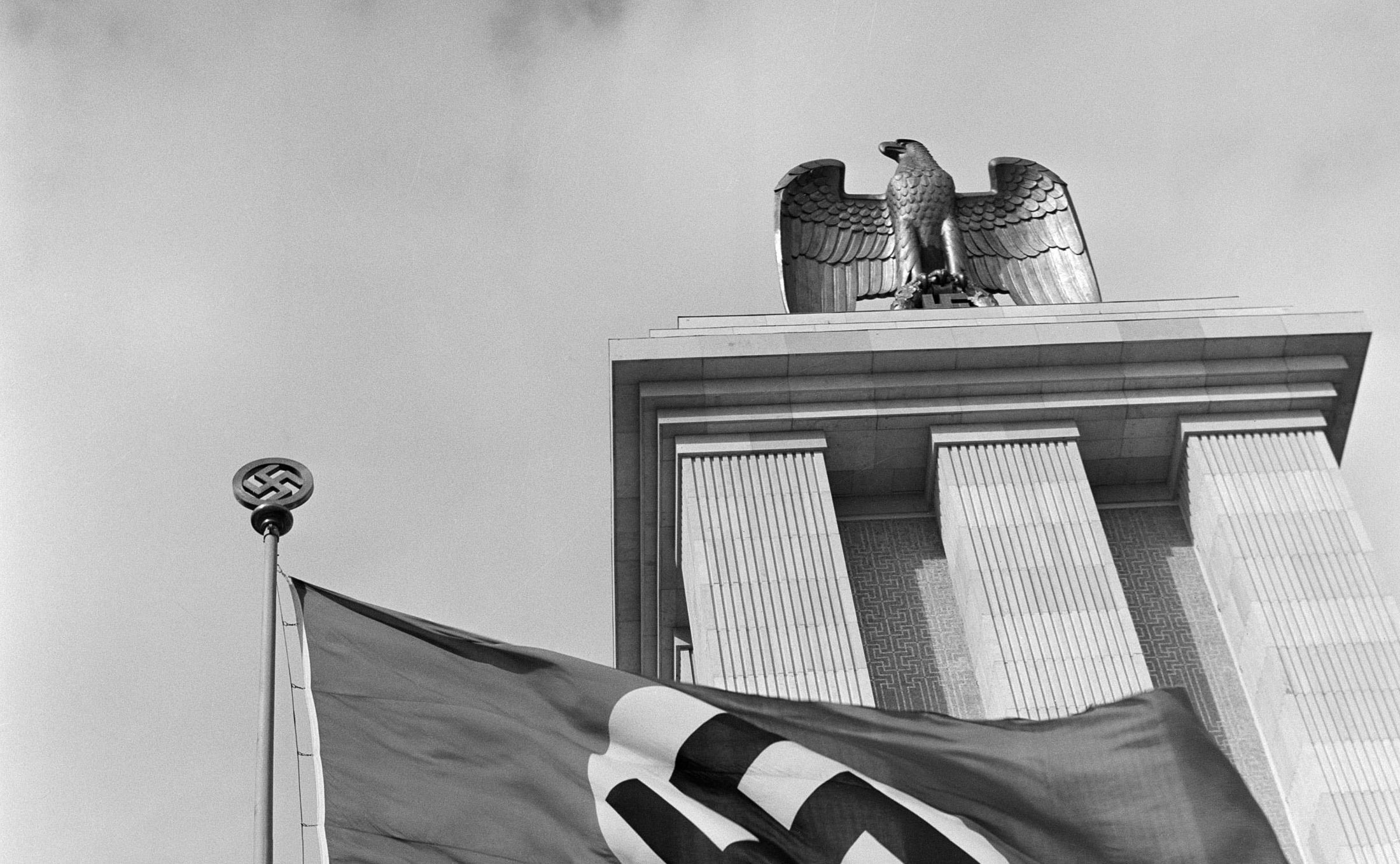 Albert-Speer-theorie-des-ruines-Pavillon-de-l-Allemagne-Exposition-internationale-Paris-1937